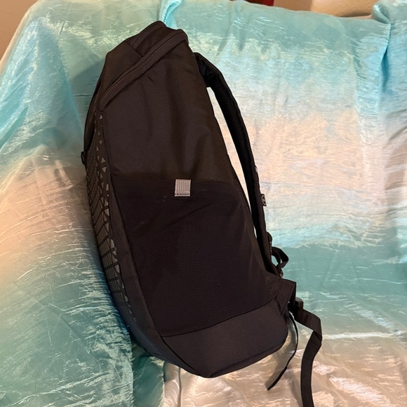 Dell Gaming Backpack - Picture 5 of 12